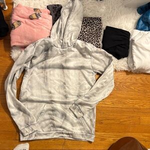 Women's Gray Tie-Dye Hoodie Sweater